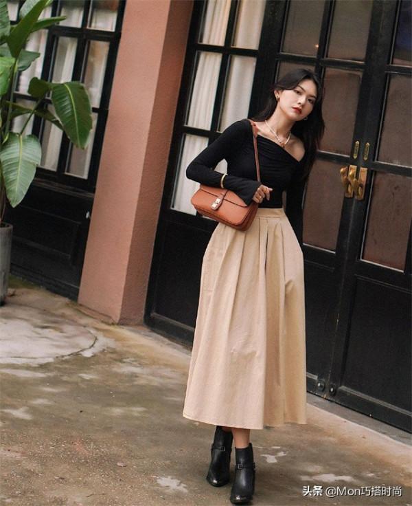 既要溫度也要風度，秋天就該這麼穿：“半身裙+裸靴”，洋氣顯瘦