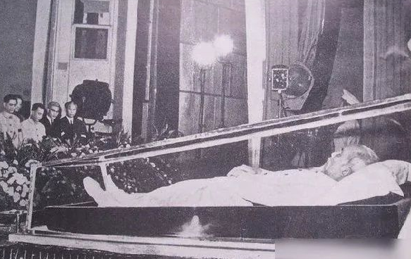 50年越南抗法救國，胡志明要求中國提供幫助，劉少奇：第三點不行