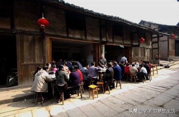 假如有人出錢讓你去雲貴川旅遊，只能去一個省，選哪個省？理由？