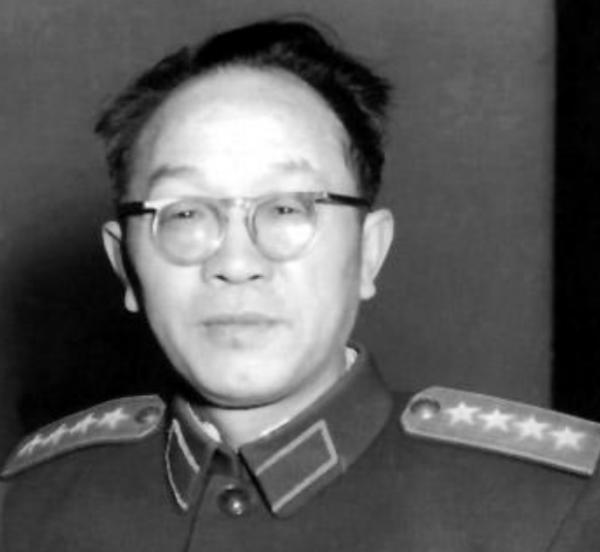 1974年彭德懷逝世，4年後侄女去看望黃克誠：這是伯伯給你的遺物