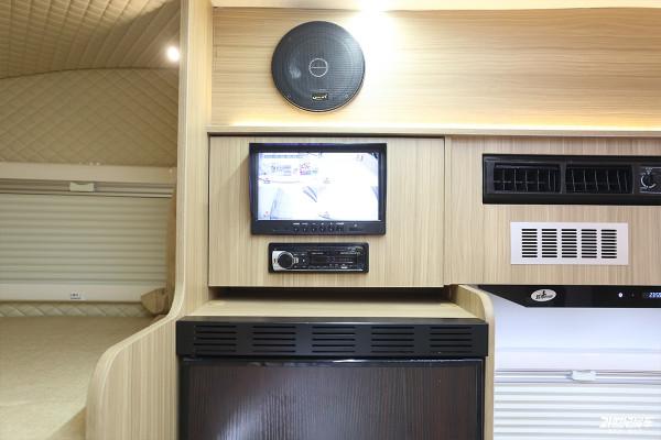 2張大床、2個廚房！實拍宇晨網紅四號大額頭輕卡房車