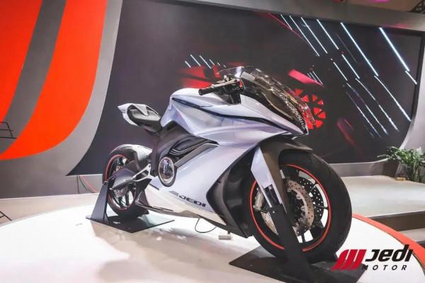 這三臺絕對是本屆摩博會最帥、最霸氣、最科幻的，國產未來可期