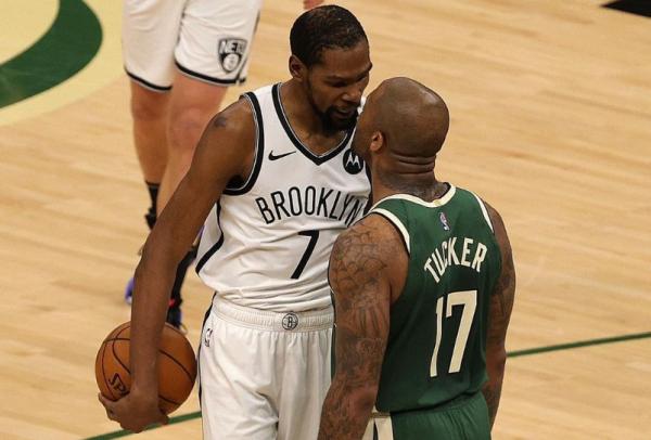 拒絕2000萬，選擇1500萬，繼續阻擊籃網和杜蘭特！你完成浴火重生