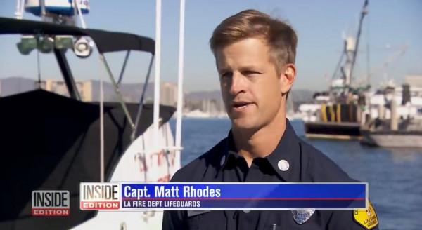 美國教授出海遊玩偶遇一群海豚，竟救回一個漂流了12小時的女子