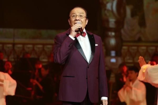 “德藝雙馨”楊洪基：31歲娶初戀，53歲走紅，一輩子不接廣告