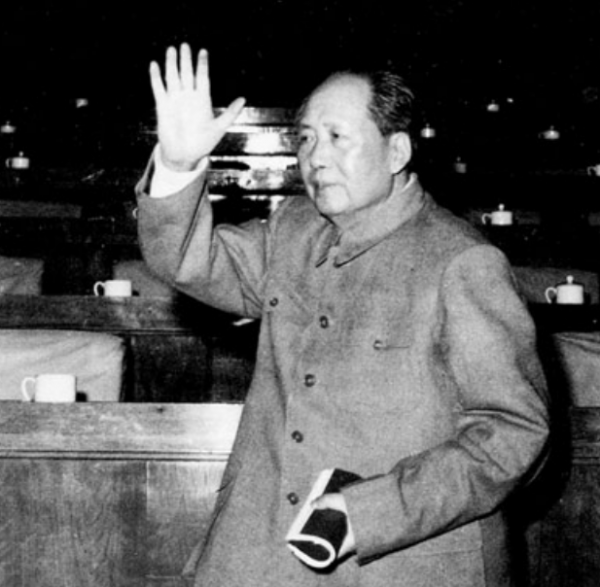 清朝王爺街頭擺攤,毛主席知道後給他安排工作:小攤就不要擺了 清朝王爺街頭擺攤,毛主席知道後給他安排工作:小攤就不要擺了