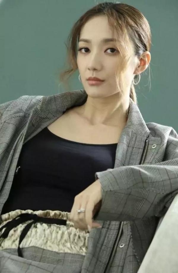 TVB花旦王君馨有意離巢？新劇被小花爬頭，海報不受重視