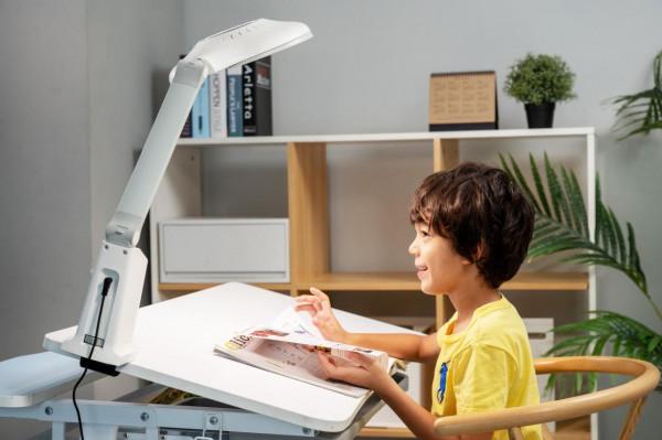 平均兩個孩子就有一個近視?是什麼偷走了孩子的好視力 平均兩個孩子就有一個近視?是什麼偷走了孩子的好視力