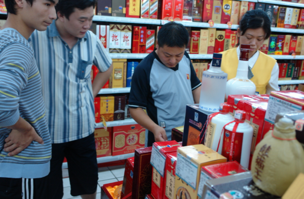 國內幾款“尷尬酒”，敗於包裝，但行家一箱箱買，前所未有的好