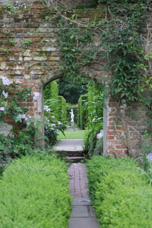 花園鑲邊，增加植物層次，豐富花園景觀