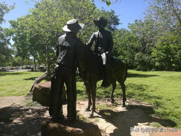 得克薩斯州的那些牛仔雕塑、牛仔裝備