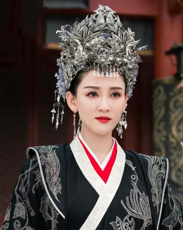 幹練女神陳喬恩：嬌美可人