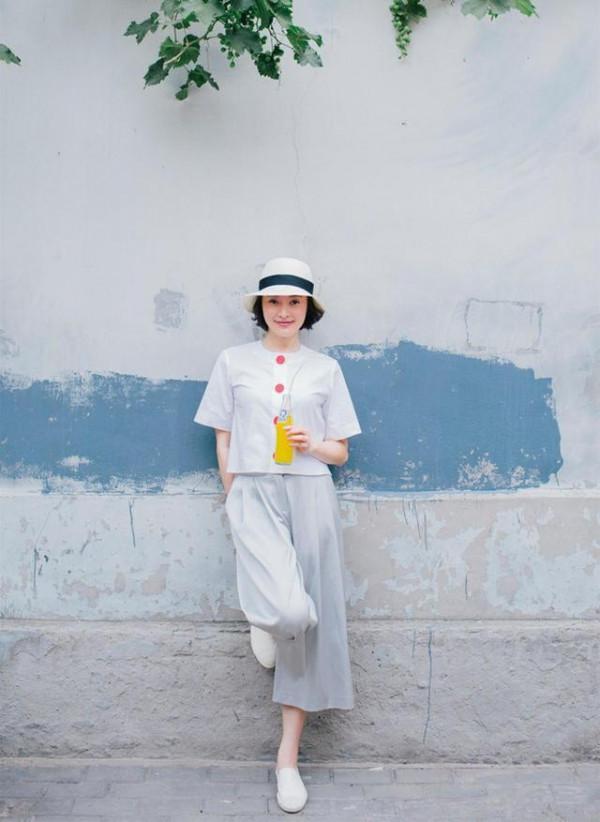 吳越顏值不差,但髮型永遠那麼“土”,因此形象一直被拉低 吳越顏值不差,但髮型永遠那麼“土”,因此形象一直被拉低