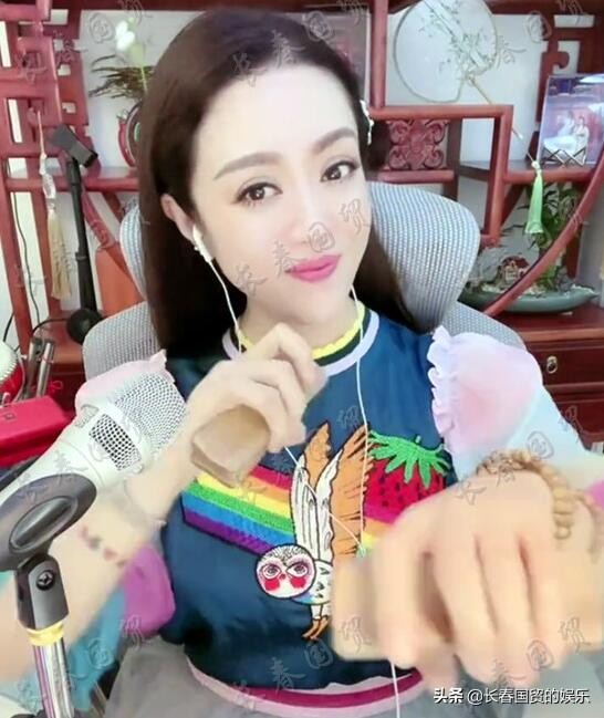 “劉能”王小利前妻曝光,膚白貌美氣質佳,47歲已晉級當奶奶 “劉能”王小利前妻曝光,膚白貌美氣質佳,47歲已晉級當奶奶