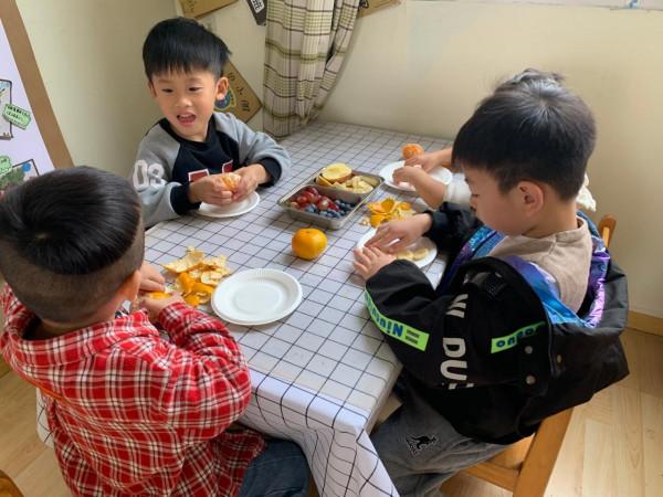 溫暖袁幼(小江):水果拼拼樂---創享篇---記袁幼(小江)中一班家長助教活動 溫暖袁幼(小江):水果拼拼樂---創享篇---記袁幼(小江)中一班家長助教活動