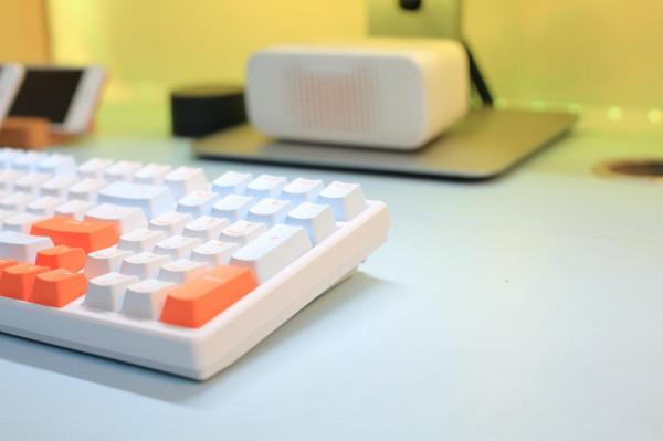 擠爆牙膏，一步到位 HELLO GANSS HS98T無線三模鍵盤