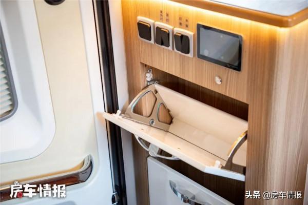 合作款房車長啥樣？水電配滿洗澡空調隨便用，比保姆車還要舒服