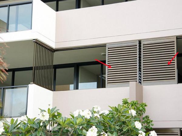 封陽臺,護欄不拆,上面架一組摺疊窗,完全開啟物業見到也不會管 封陽臺,護欄不拆,上面架一組摺疊窗,完全開啟物業見到也不會管