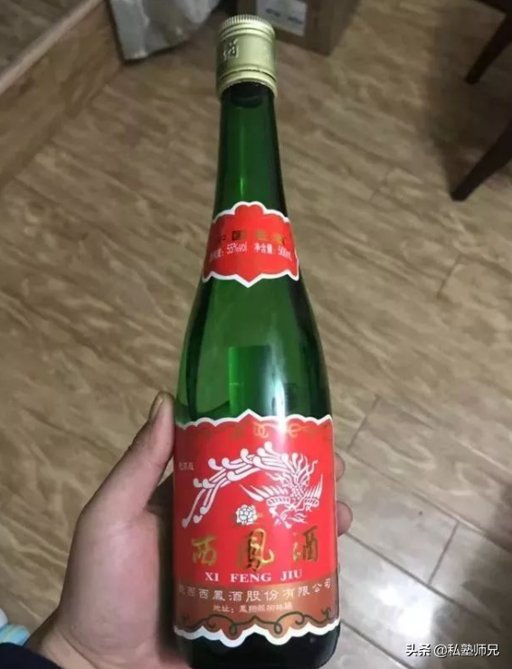 4種最沒排面的白酒,老一輩常喝,現因包裝簡陋,常被當成酒精酒 4種最沒排面的白酒,老一輩常喝,現因包裝簡陋,常被當成酒精酒