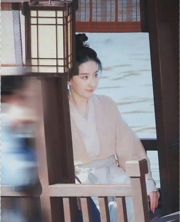 轉載：劉亦菲太驚豔，穿古裝盡顯大家閨秀氣質造型夢迴趙靈兒.