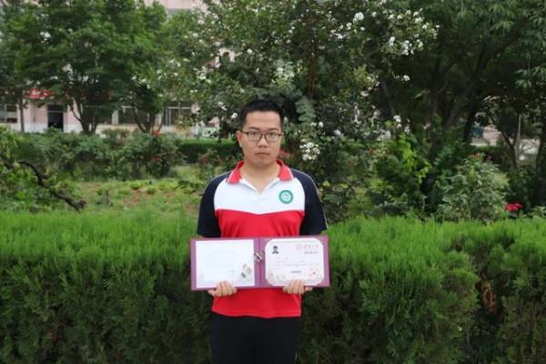 河南農村娃高考裸分700分上清華，父親獎勵一碗10元的牛肉湯慶祝