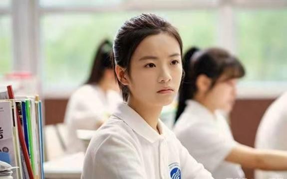 00後小花們“來勢洶洶”：顏值與實力俱佳，誰是張子楓的對手？