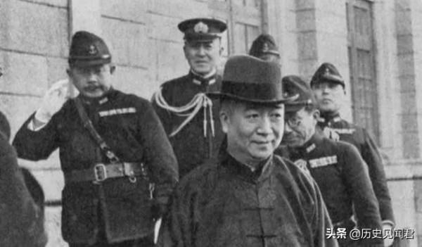 大漢奸給日寇捐40架飛機，曾受天皇接見，日本投降之後不逃跑