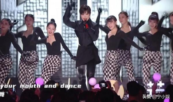 芒果臺“內部”晚會13位明星遭遇尷尬，意外暴露其3條生存現狀