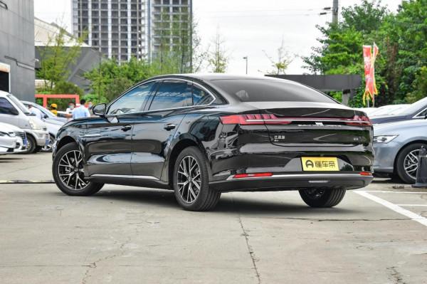 比亞迪e9商務版車型，售22.98萬元，純電續航里程506km，造型大氣