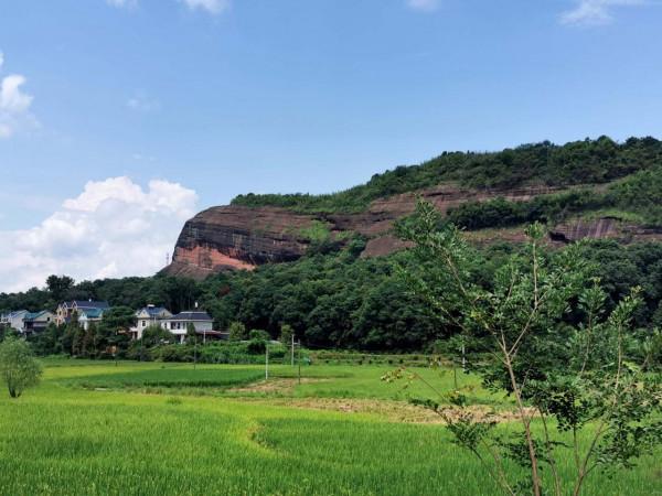 江西弋陽旭光幸福村，家家住洋房戶戶領工資，風景如畫少有人知