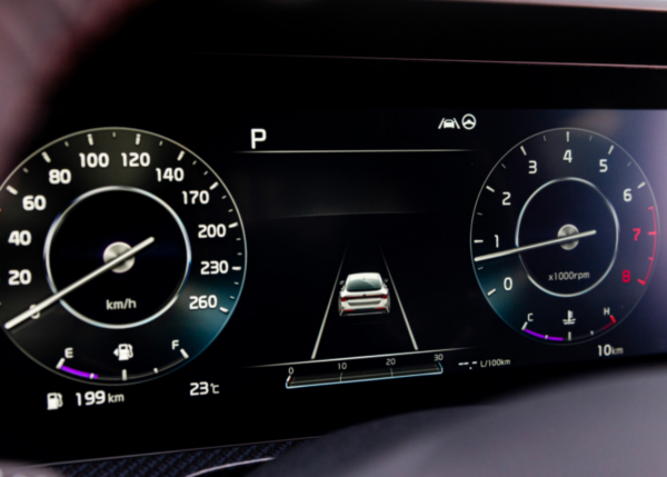 看外在 聊內在 起亞K5對比日產天籟