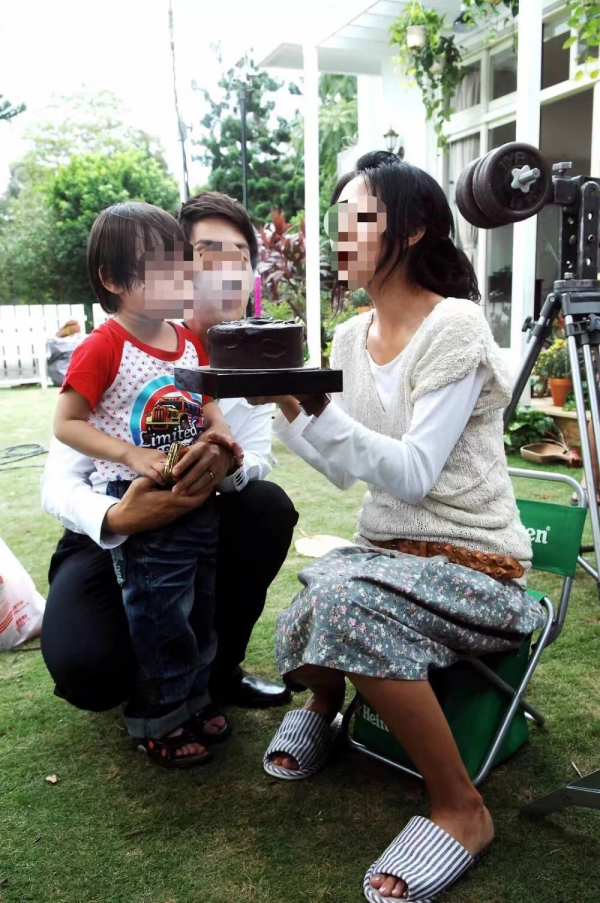 3歲女童月賺百萬，體重漲到70斤，拿孩子賺錢的父母有多可怕？