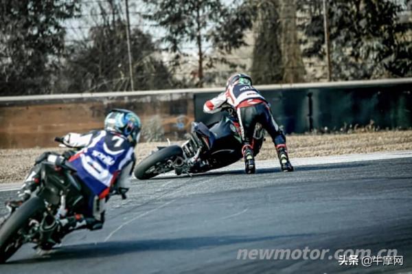 萌新女車手的比賽初體驗 阿普利亞GPR250R統一賽