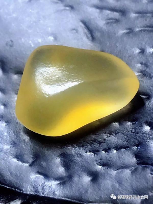 在新疆，有一種生活叫“撿石頭”