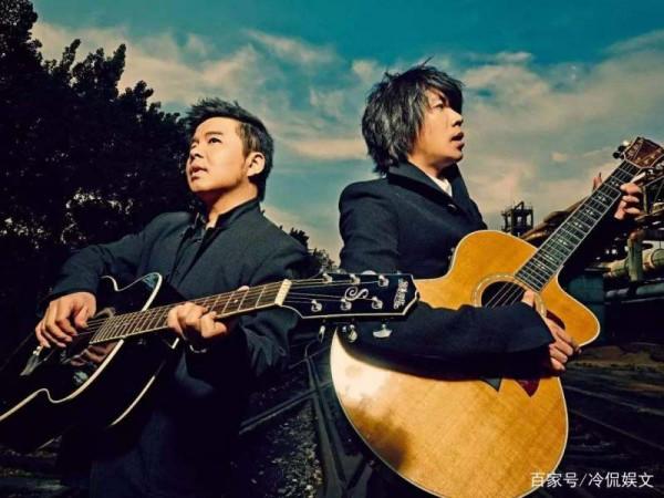 水木年華登臺演出,卻被23歲評委嘲諷,應了張學友當年說的什麼? 水木年華登臺演出,卻被23歲評委嘲諷,應了張學友當年說的什麼?