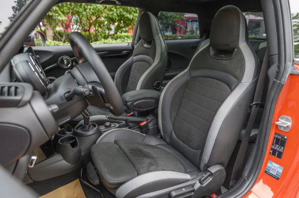 二手準新MINI賽車手,小姐姐的時尚單品,男人的操控利器 二手準新MINI賽車手,小姐姐的時尚單品,男人的操控利器