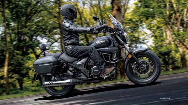 豪爵TR300和灰石300對比，一個是鏈條，而另一個是皮帶，哪個好？