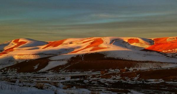 鬼斧神工！伊犁河谷雅丹地貌風光美輪美奐