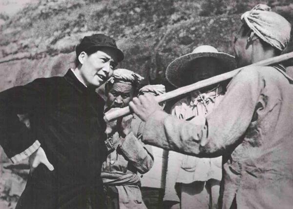 老紅軍要見毛主席，警衛員攔住他，他寫信給主席，加了兩字：土佬