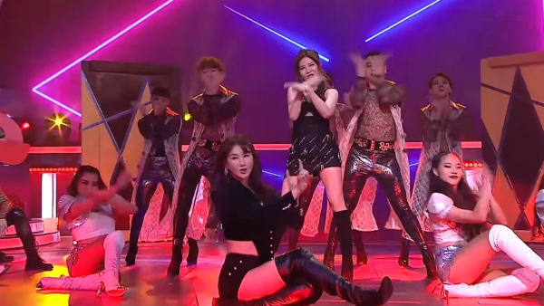 39歲晶女郎孟瑤曬&OpenCurlyDoubleQuote;30年以後的道具照&rdquo;，被粉絲誇像極了母親