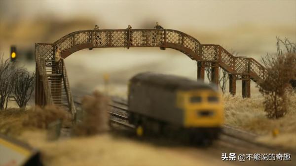 英國男子隱瞞女友8年花百萬打造全英最大鐵道模型，最後斬獲愛情