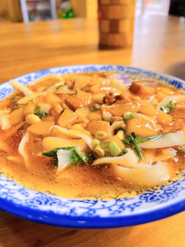 這裡的刀削麵,一碗“管飽” 這裡的刀削麵,一碗“管飽”