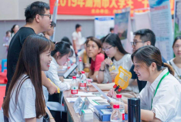 又一&OpenCurlyDoubleQuote;鐵飯碗&rdquo;開啟春招，平均月薪5000加，3類學生更容易上岸