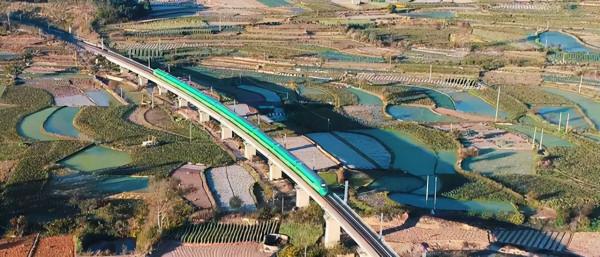 順著中老鐵路，一年四季都有好玩的地方