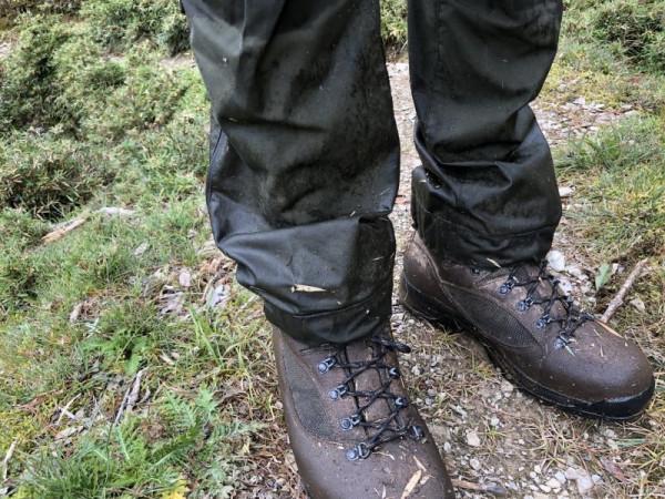 防風抗寒的戶外長褲，劇烈摩擦不破檔，髒泥一衝就掉的北極狐品牌