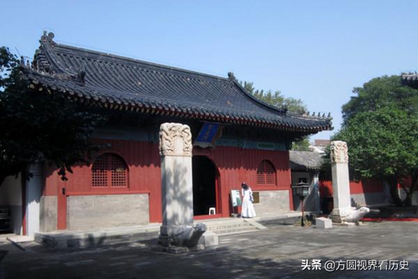 寺廟來了位商人，他想買木材做棺材，實則醉翁之意不在酒