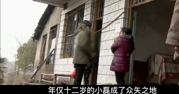 孩子三歲失去父親,如今無家可歸,母親:我養,但要給我撫養費 孩子三歲失去父親,如今無家可歸,母親:我養,但要給我撫養費