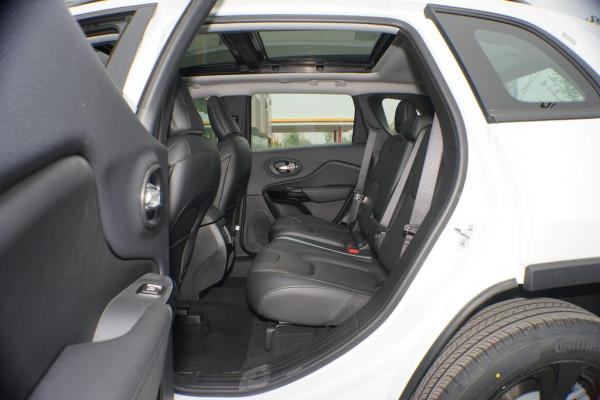 自由光 2.0T 四驅夜鷹版，中型SUV，外觀漂亮，配2.0T發動機