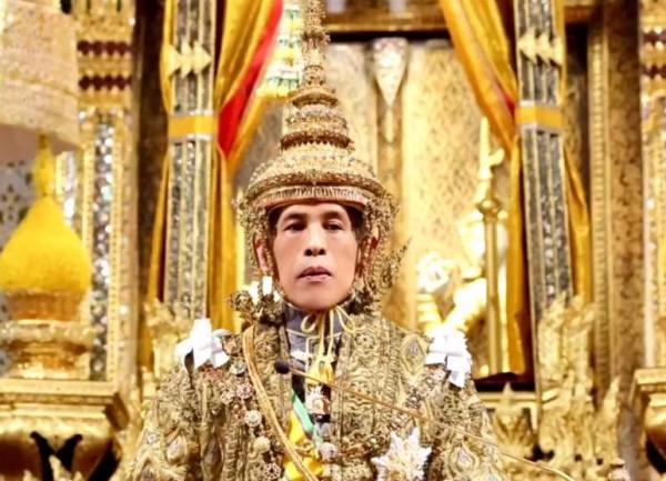 德媒曝泰王度假生活：年消費10億富得流油，世界頂尖鑽石王老五