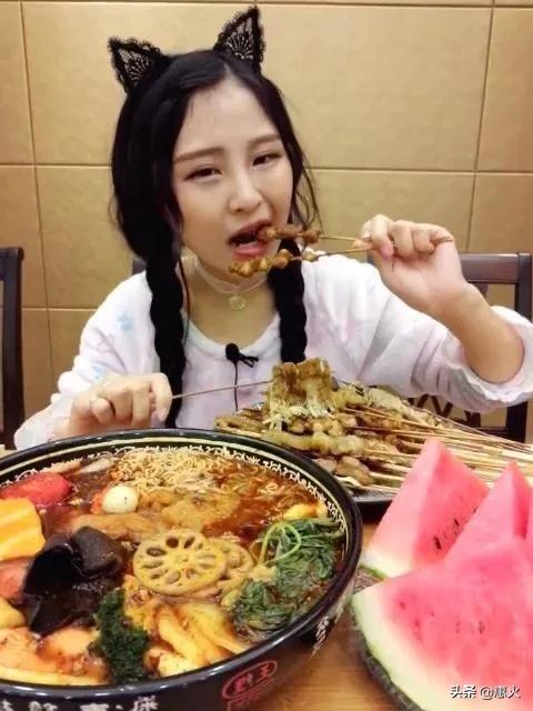 一頓飯能吃20多斤的辛巴徒弟貓妹妹患病住院，宣佈暫退網路休養